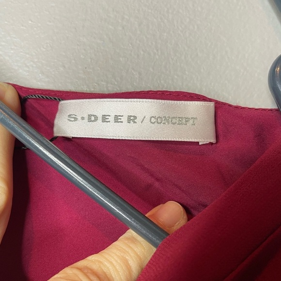 Elegant Red Midi Dress - Picture 6 of 9